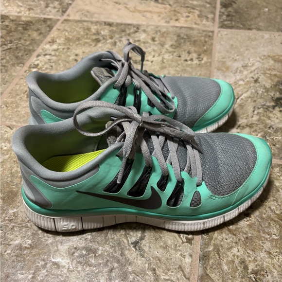 Nike free run turquoise and grey running shoes size 8 - Picture 1 of 5
